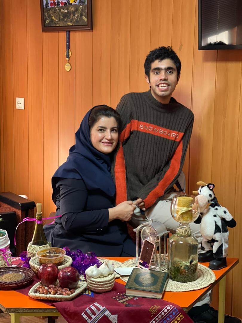 خانم موسوی نژاد و پسرشان